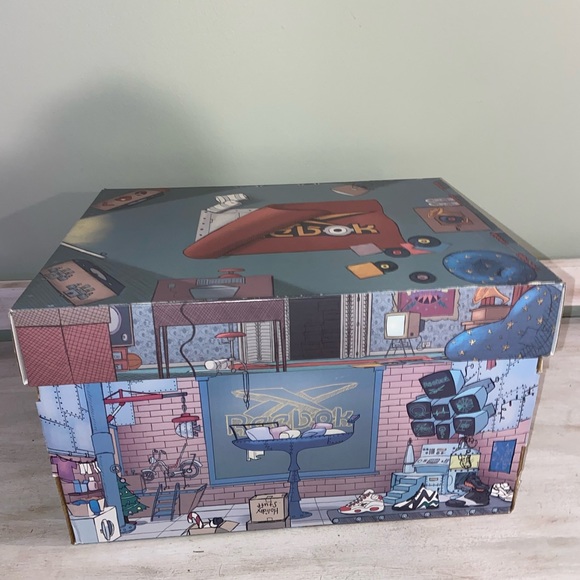 Size 9.5 -Reebok Question Mid x Illumination's Minions Gru's Lab 2020 Basketball - Picture 10 of 11